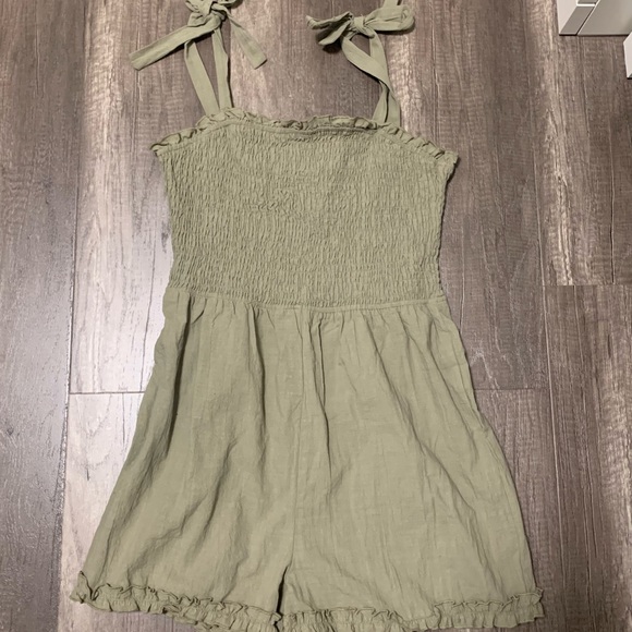 Green romper - Picture 3 of 4